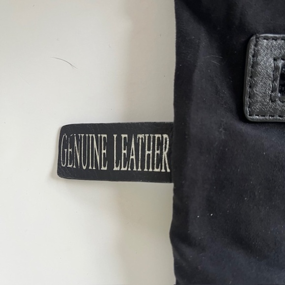 Sondra Roberts Purple Suede and Black Leather Crossbody/ Handbag - Picture 8 of 9